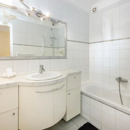 Charming Getaway Walk Everywhere Apartament